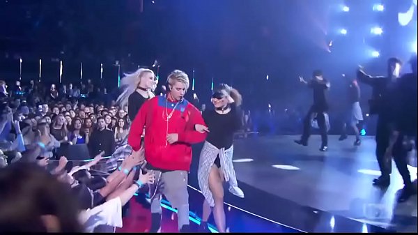 Justin Bieber performing Love Yourself Company at iHeartRadio Music Awards April 3 2016