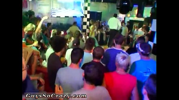 सीधे पुरुष समूह में हस्तमैथुन और सह समलैंगिक अश्लील और युवा लड़कों का समूह