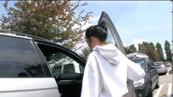 Cazzo bianco mostruoso per una giovane prostituta