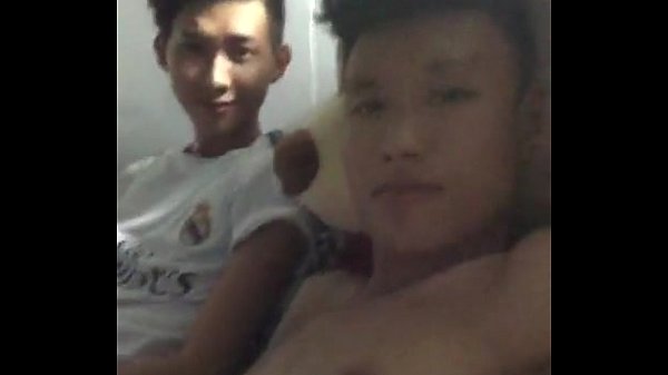 Chico guapo muestra sus activos parte 2