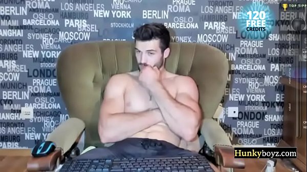 Ungepflegtes Model zeigt Beule