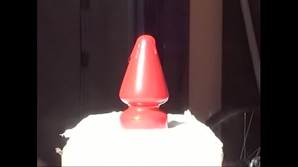 Enorme giocattolo rosso per bambini