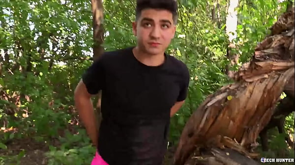 Ehrgeiziger Typ hat ein Vorstellungsgespräch und tut alles, um schnell Geld zu verdienen – BigStr 550