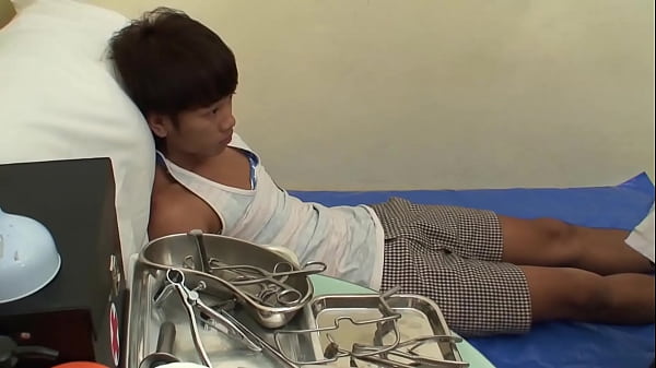 Versaute medizinische Fetisch-Asiaten Oliver und Paul