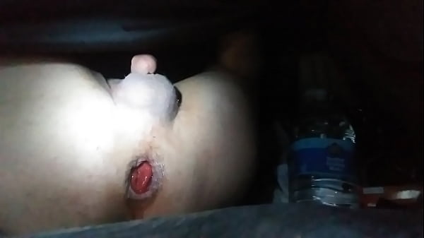 b.屁股被大黄瓜张开和脱垂