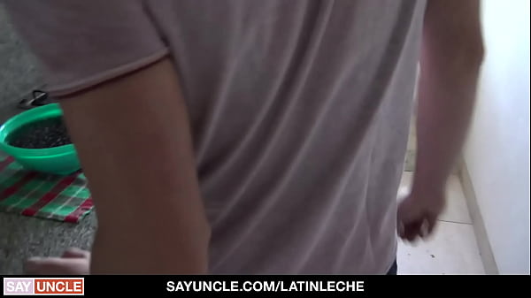 Questo ragazzo curioso pensa che io stia cercando un posto in affitto, ma in realtà sto cercando un culo da scopare