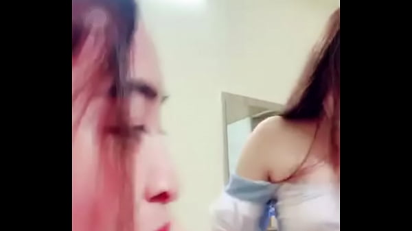 बनी शो 2020: 2 कामुक बहनें अपना चेहरा दिखाती हैं