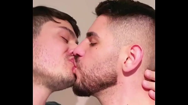 AMIGO DE VERDADE, CHUPA O CUZINHO DO AMIGO E DEPOIS METE COM FOR&Ccedil_A.