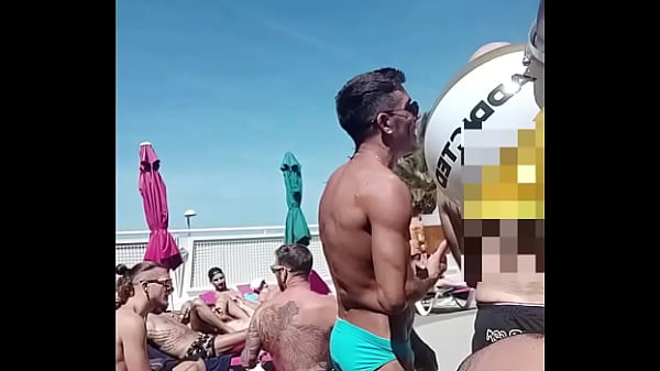 Suckerfest a bordo piscina: il mio cazzo è la vita del Grabbys Weekend 2025!