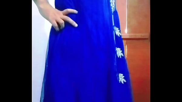 Indian Gay Bottom Crossdresser Gaurisisissy vrai xxx en bleu Lehanga