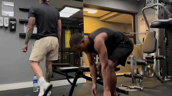 Ho chiesto al mio compagno di allenamento di farmi un pompino