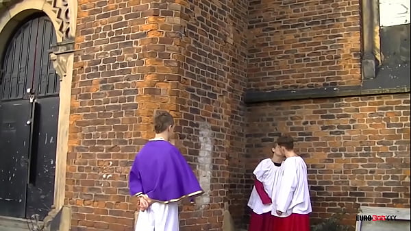 EuroBoyXXX: Luke Desmond Oscar Roberts y Owen Jackson hacen todo lo posible en un trío europeo caliente