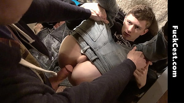 O enteado e o padrasto conseguiram encontrar um fim de semana para ir até a floresta para um pouco de convivência ao ar livre e inferno_ - Fuckcest