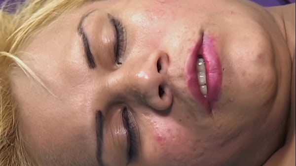 A trans during a photo shoot seduced the photographer, who could not resist and fucked her hard right on the site