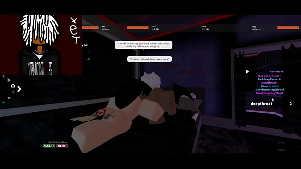 Tizio emo nero che scopa un femboy al guinzaglio