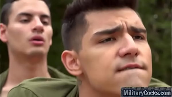 Soldados latinos follan al aire libre@MilitaryCocks.com