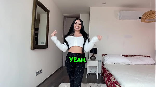 Schöner Teenager zeigt große Titten