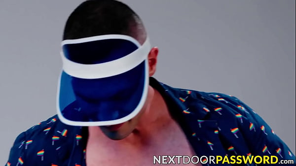 Les mecs musclés Derek Kage et Devin Franco ont montré leurs abdos alléchants lors d'une séance photo