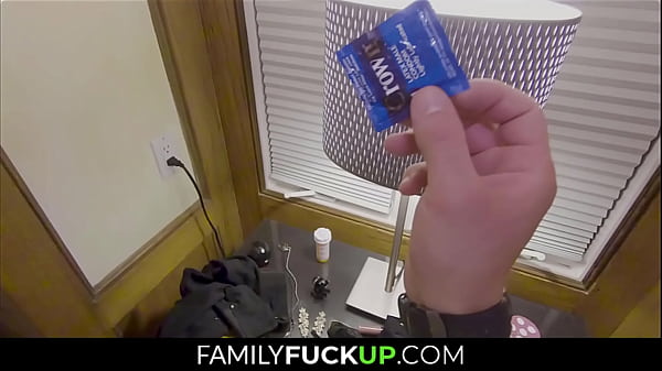 FamilyFuckUp.com - dopo essere arrivato a tarda notte Whitney Wright, Zac Wild