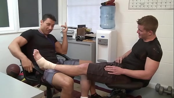 Verknallt in meinen Trainer [Robert van Damme fickt Riley Price]