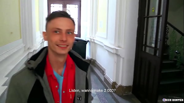 Amigo es follado crudo por el culo por algo de dinero que necesita desesperadamente - BigStr