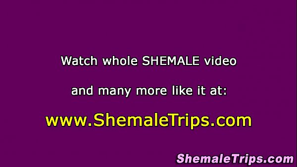 Tgirl melkt schwarze Rute