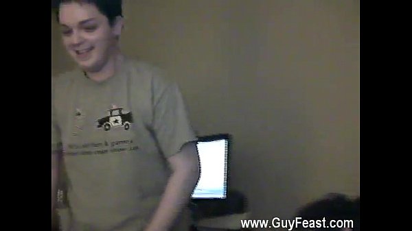 雪茄男人吸烟和性同性恋色情片 尽他们所能，伙计们